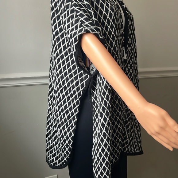 Chicos Black White Patterned Poncho Cardigan - Picture 8 of 15